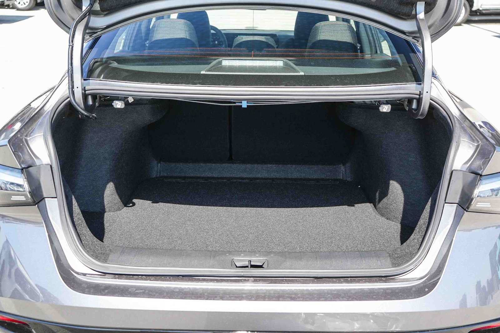 New 2027 Nissan Sentra SR w/ Floor Mat Package FWD image 12