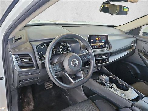 Used 2024 Nissan Rogue SV FWD image 10