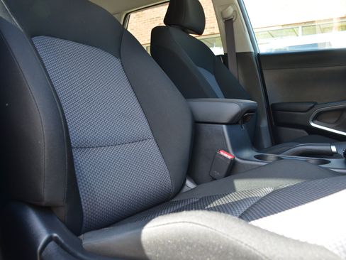 Used 2025 Kia Soul LX w/ LX Technology Package FWD image 29