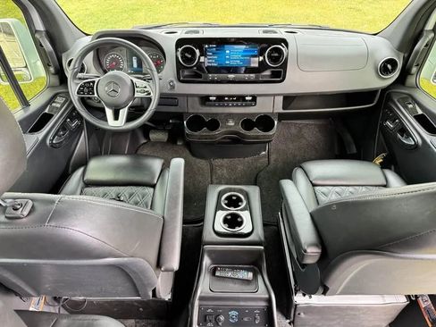 Used 2023 Mercedes-Benz Sprinter 2500 image 8