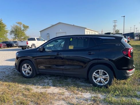 Used 2024 GMC Terrain SLE image 8