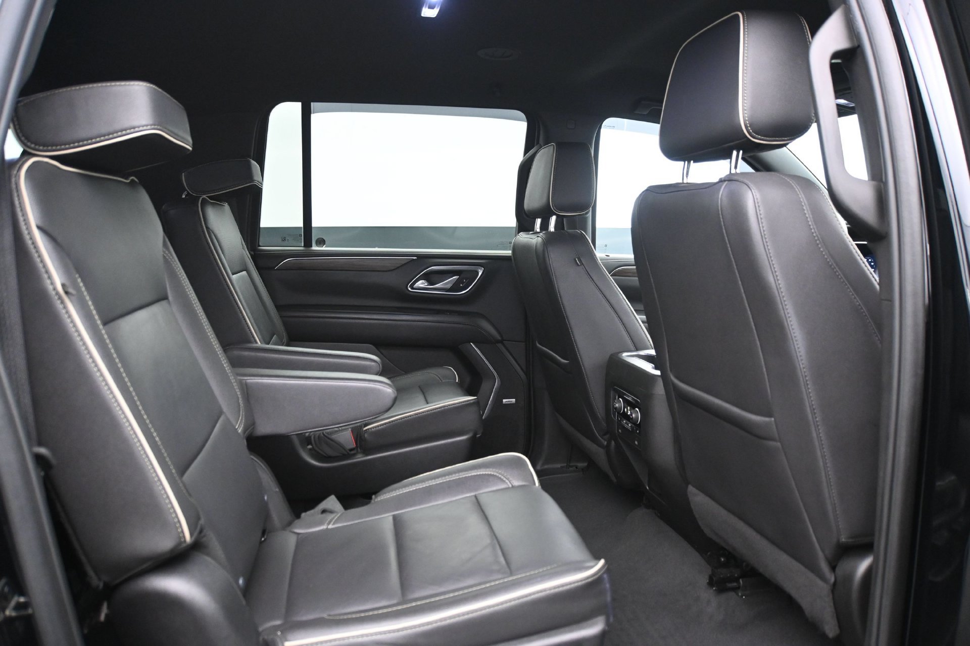 Used 2023 Chevrolet Suburban Premier AWD/4WD image 14