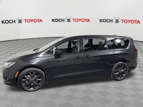 Used 2020 Chrysler Pacifica Touring w/ S Appearance Package image 4