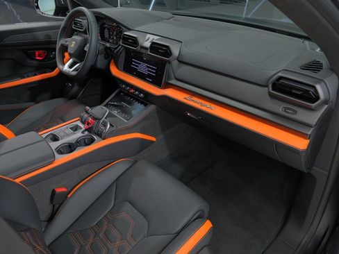 Used 2025 Lamborghini Urus SE image 40