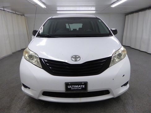 Used 2013 Toyota Sienna L image 2