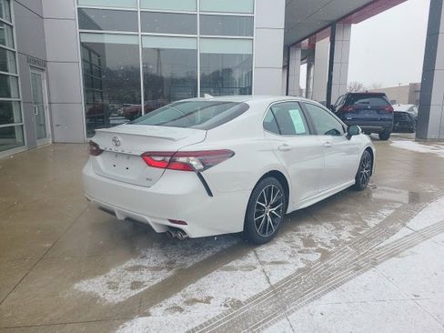 Used 2023 Toyota Camry SE image 7