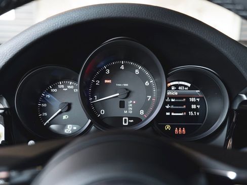 New 2026 Porsche Macan image 18