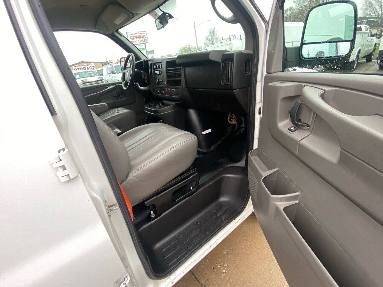 Used 2014 Chevrolet Express 2500 RWD image 12