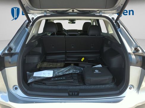 New 2026 Volkswagen Tiguan SE FWD image 17