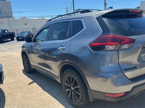 Used 2018 Nissan Rogue SV FWD image 4
