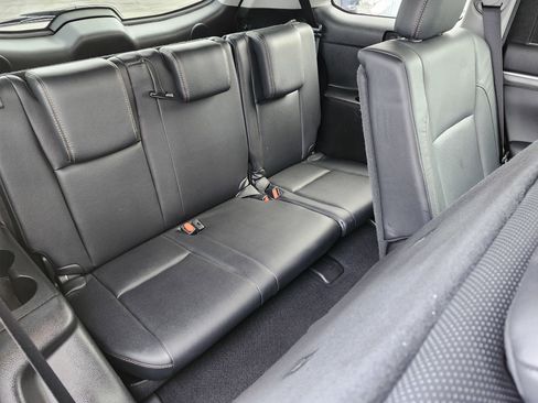 Used 2017 Toyota Highlander Limited image 25