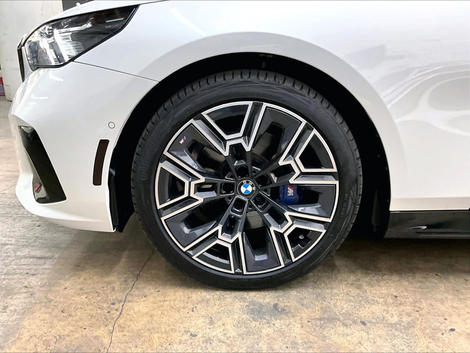 Used 2026 BMW 530i w/ M Sport Package RWD image 12