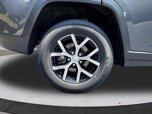 Used 2024 Jeep Grand Cherokee Limited AWD/4WD image 36