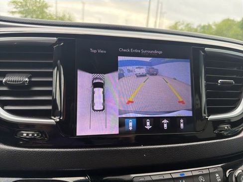 Used 2019 Chrysler Pacifica Touring-L Plus w/ Advanced Safetytec Group FWD image 32