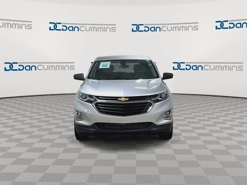 Used 2021 Chevrolet Equinox LS w/ LS Convenience Package AWD/4WD image 3