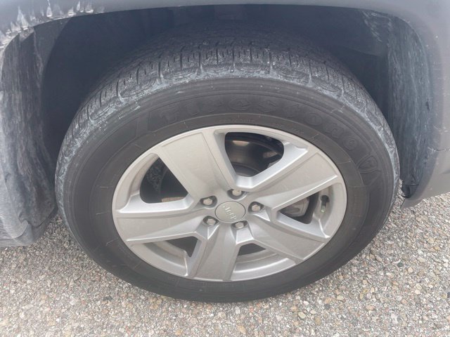 Used 2022 Jeep Compass Latitude FWD image 7