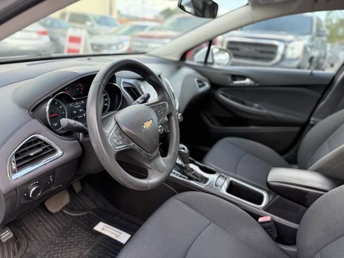 Used 2017 Chevrolet Cruze LT FWD image 12