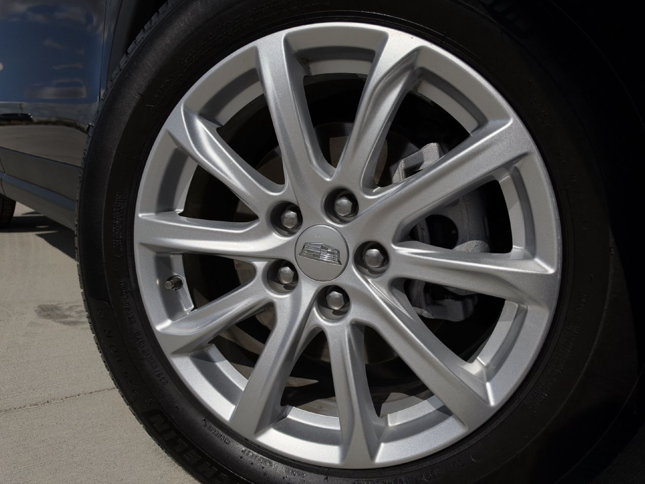 Certified 2023 Cadillac XT4 Luxury w/ Cold Weather Package FWD image 10