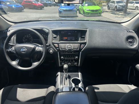 Used 2020 Nissan Pathfinder S FWD image 17