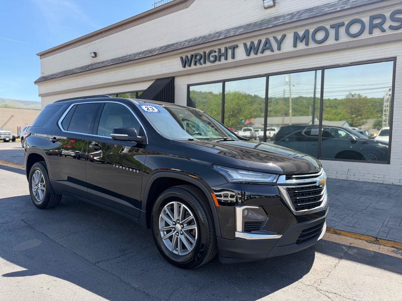 Used 2023 Chevrolet Traverse LT w/ LPO, Floor Liner Package AWD/4WD image 1