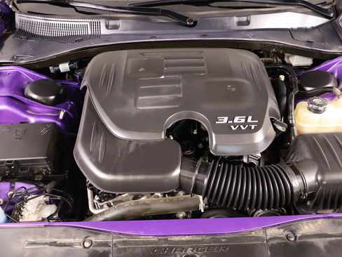 Used 2018 Dodge Charger SXT image 18