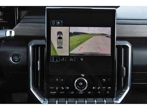 Used 2025 GMC Acadia Denali FWD image 28
