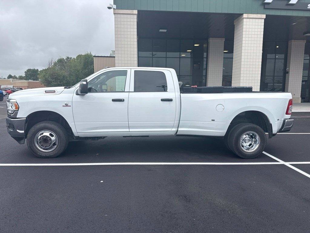 Used 2024 RAM 3500 Tradesman w/ Chrome Appearance Group AWD/4WD image 4