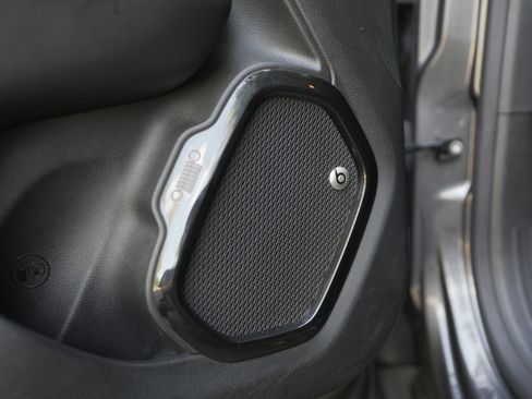 Used 2016 Jeep Renegade Latitude image 28