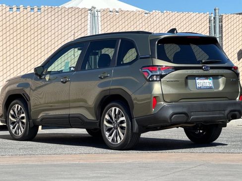 Used 2025 Subaru Forester Touring AWD/4WD image 6