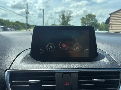 Used 2017 MAZDA MAZDA3 Grand Touring FWD image 5