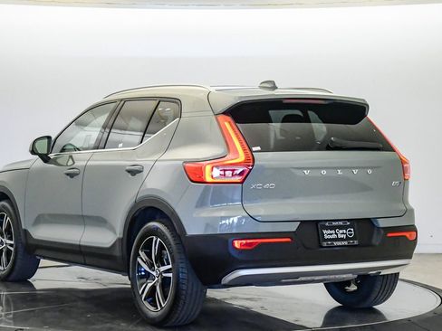Certified 2025 Volvo XC40 B5 Core AWD/4WD image 2