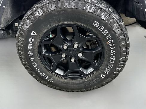 Used 2023 Jeep Wrangler Unlimited w/ Sun & Screen Package AWD/4WD image 32