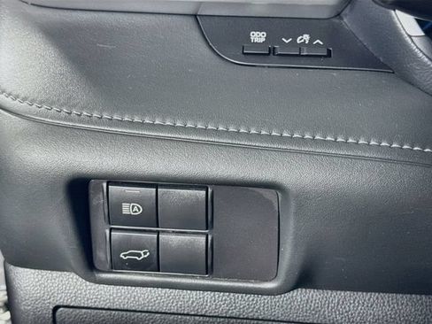 Used 2022 Toyota Highlander XLE FWD image 10