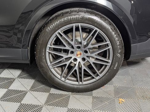 Certified 2025 Porsche Cayenne Coupe image 12