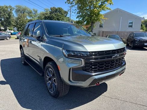 Used 2024 Chevrolet Tahoe Z71 w/ Luxury Package AWD/4WD image 4