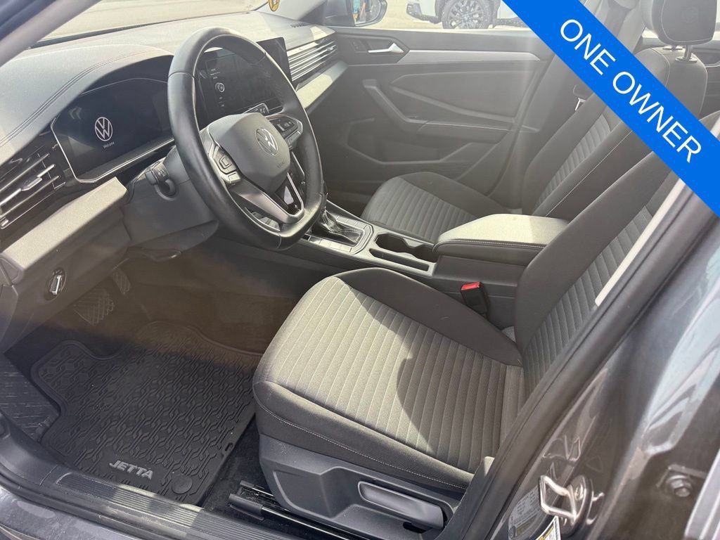 Used 2025 Volkswagen Jetta S FWD image 4