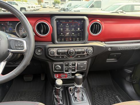 Used 2023 Jeep Wrangler Unlimited Rubicon AWD/4WD image 31