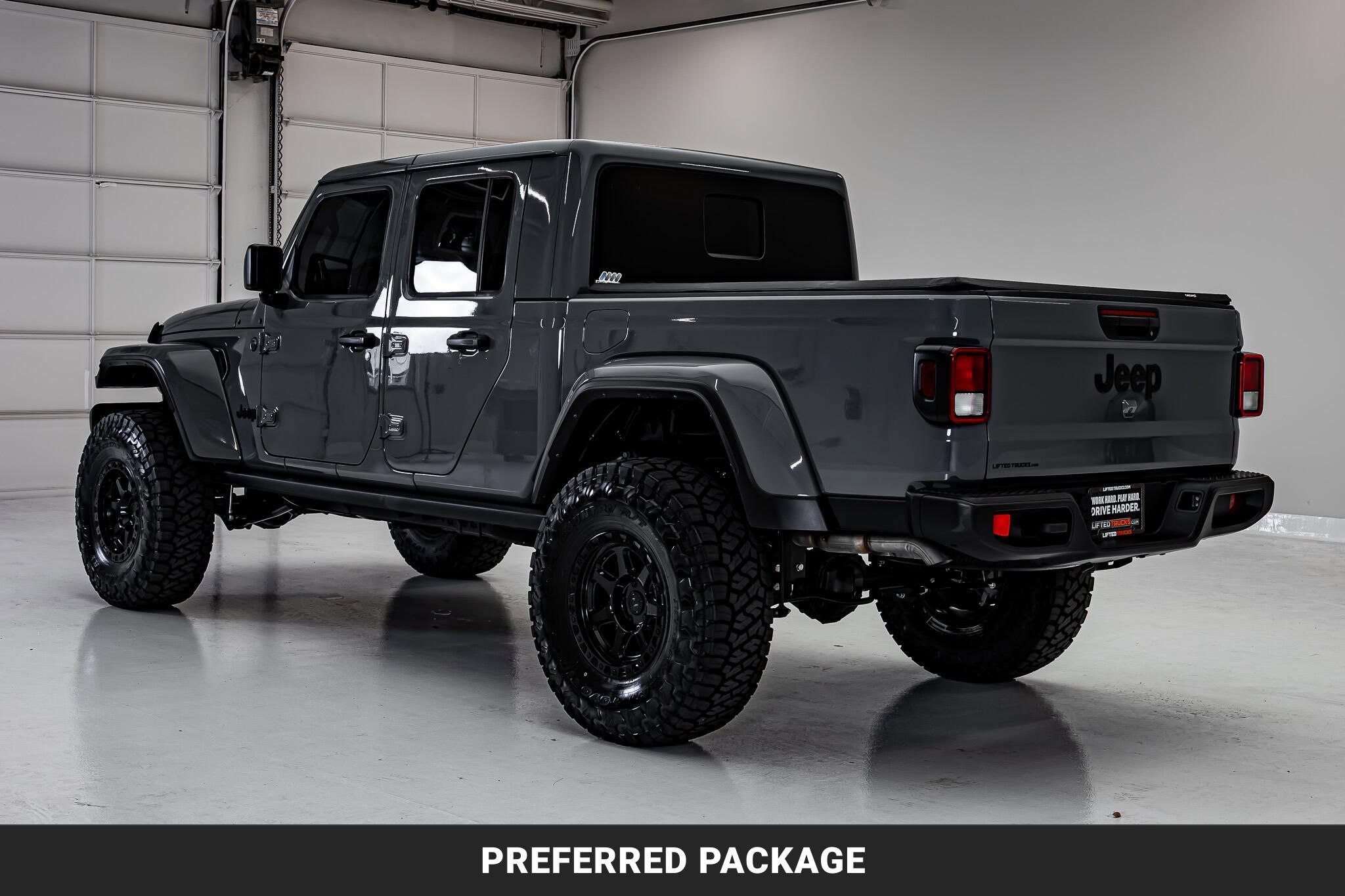 Used 2025 Jeep Gladiator Sport AWD/4WD image 7