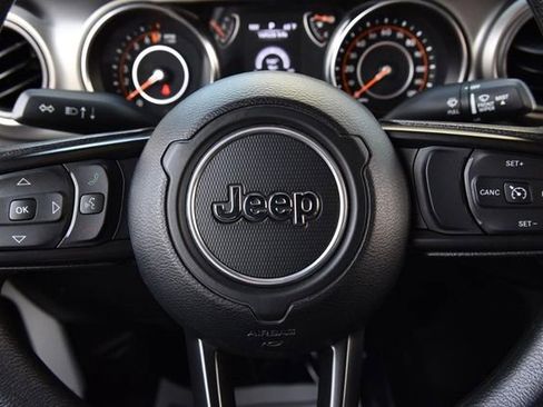 Used 2022 Jeep Gladiator Sport AWD/4WD image 18
