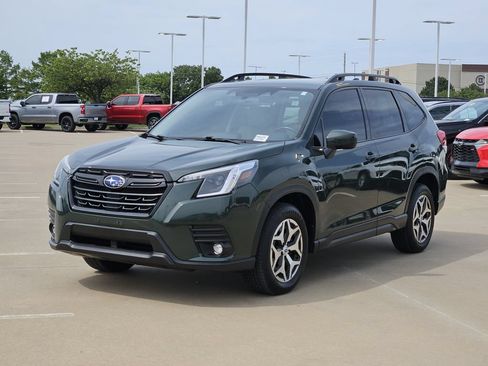 Used 2024 Subaru Forester Premium AWD/4WD image 3