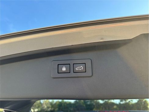 Used 2020 Subaru Outback Premium image 41