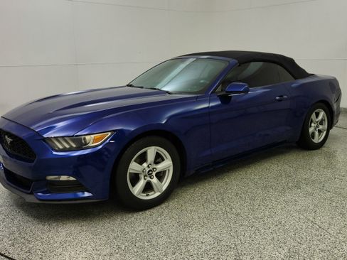 Used 2016 Ford Mustang Convertible RWD image 3