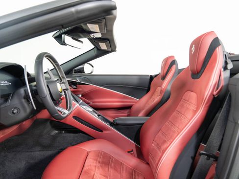 Used 2025 Ferrari Roma Spider image 4