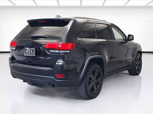 Used 2019 Jeep Grand Cherokee Laredo image 4