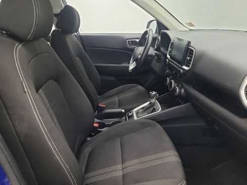 Used 2024 Hyundai Venue SEL image 21