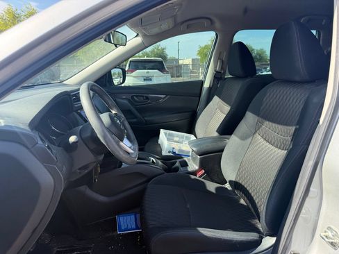 Used 2019 Nissan Rogue S FWD image 12