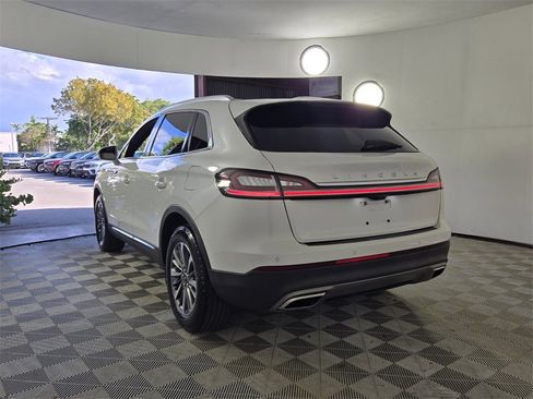 Used 2022 Lincoln Nautilus Reserve w/ Luxury Package image 5