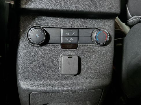 Used 2019 Ford Explorer XLT w/ Equipment Group 202A image 24