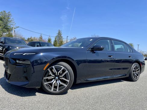 Used 2025 BMW 740i xDrive AWD/4WD image 36