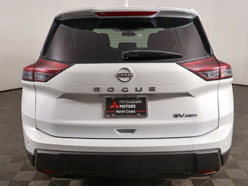 Used 2024 Nissan Rogue SV image 10